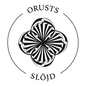 Logotyp för Orusts Slöjd i svart och vitt