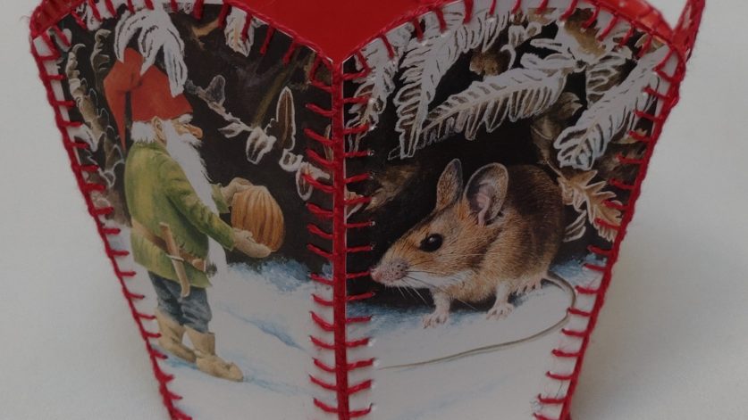 Julkorg av vykort med jultema