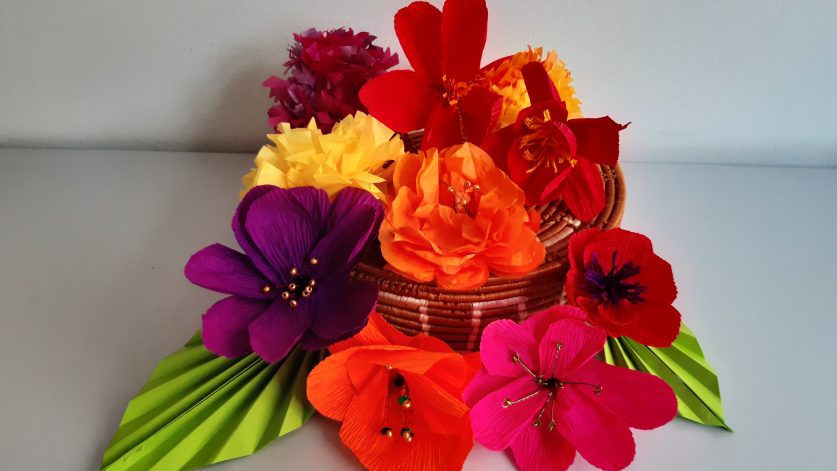 pappersblommor i olika färger