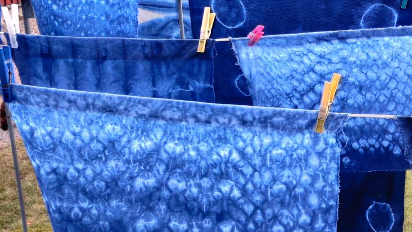 Shibori på ett klädstreck