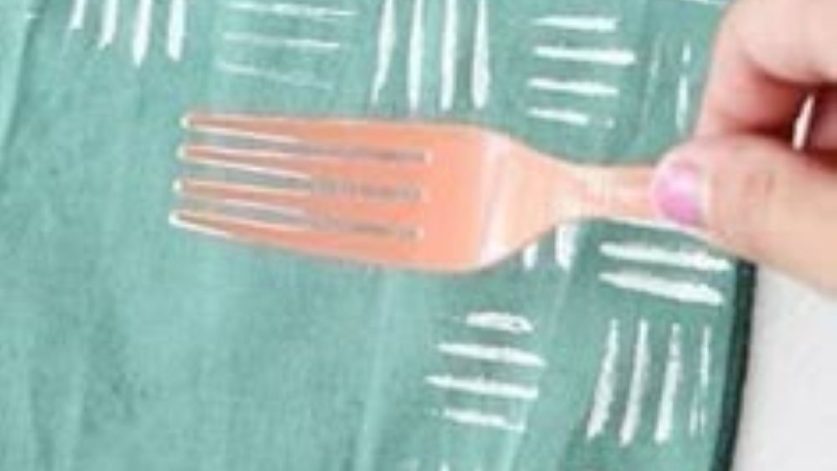 Tryck på tyg med gaffel