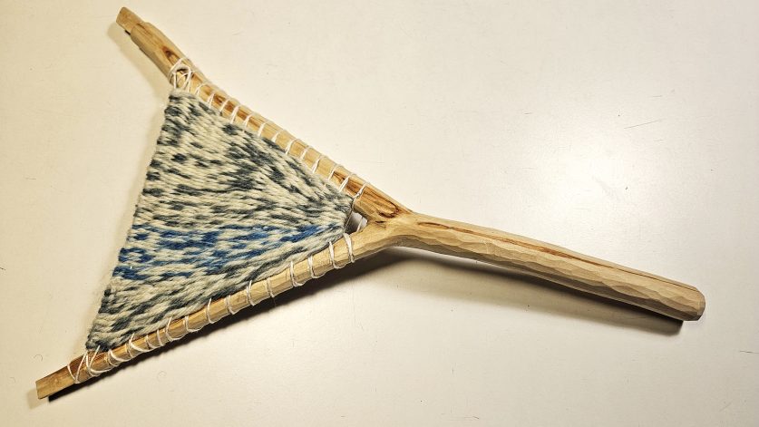 Grenklyka med varp och inslag