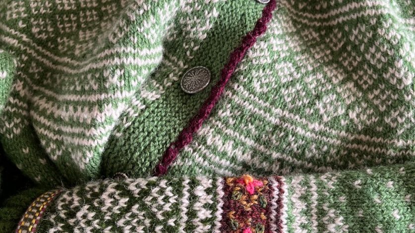 Bild på stickad kofta